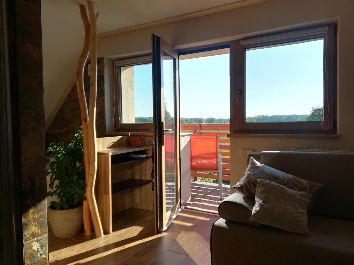 Apartman Life In Nature Jaronice Buitenkant foto