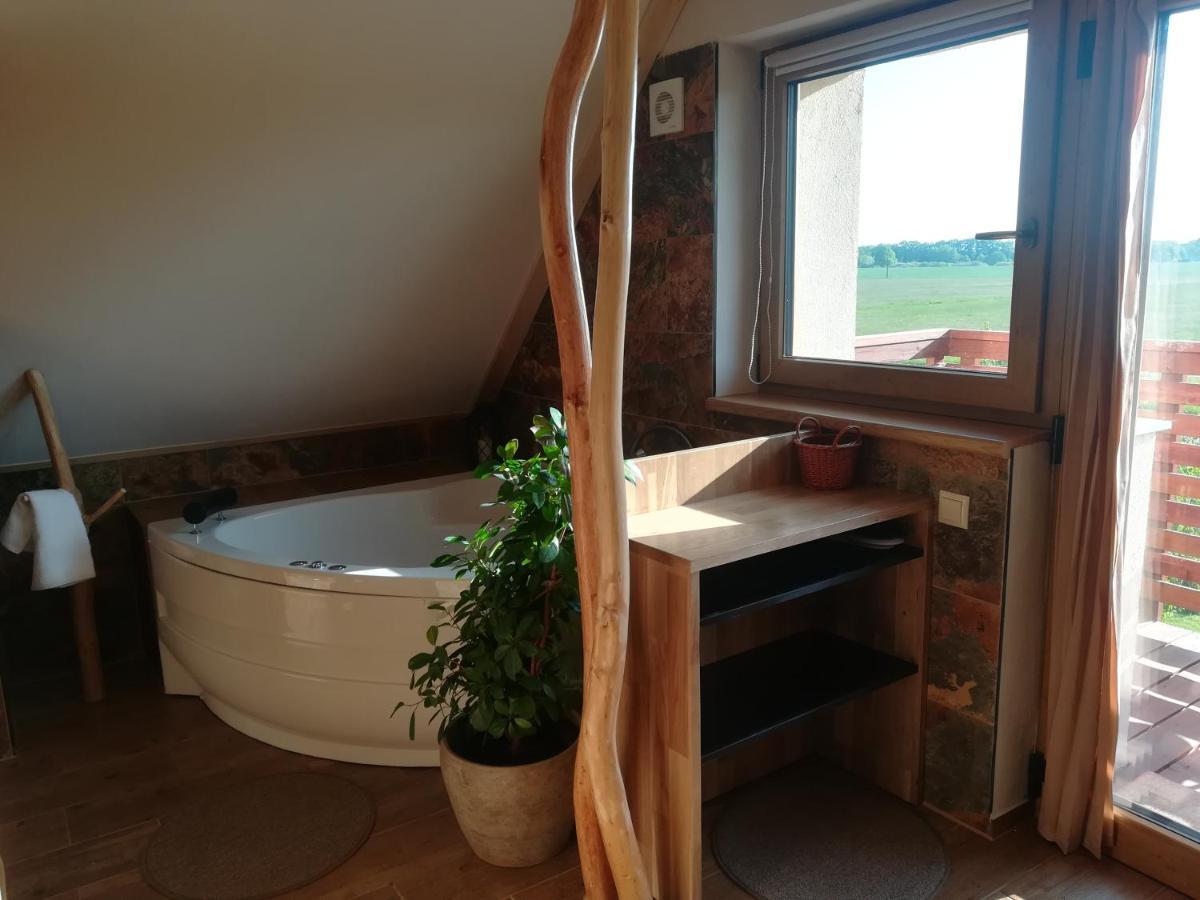 Apartman Life In Nature Jaronice Buitenkant foto
