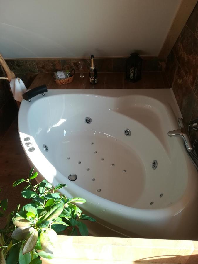 Apartman Life In Nature Jaronice Buitenkant foto