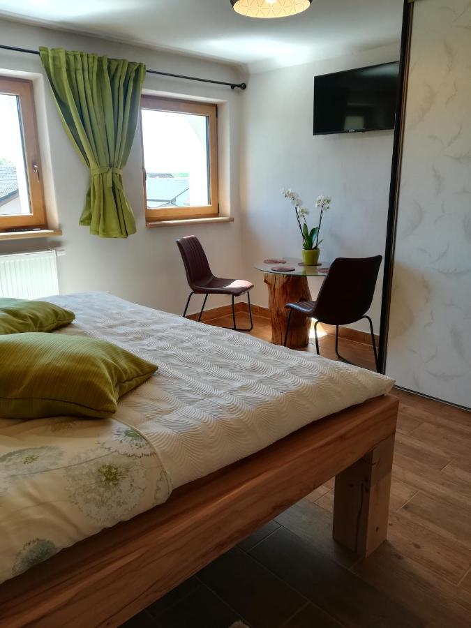 Apartman Life In Nature Jaronice Buitenkant foto
