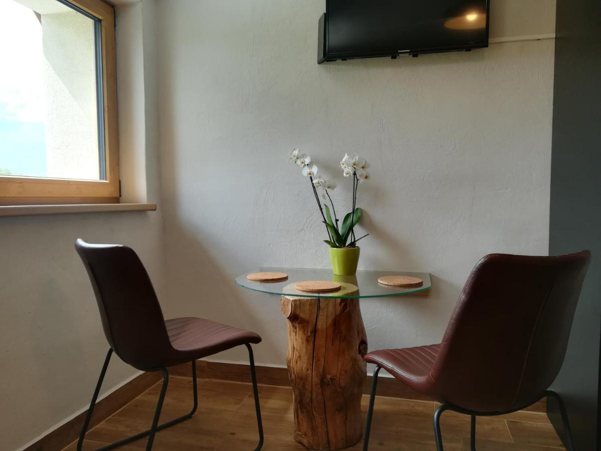 Apartman Life In Nature Jaronice Buitenkant foto